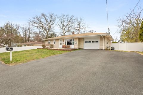 201 Caroline Dr Bellingham MA 02019