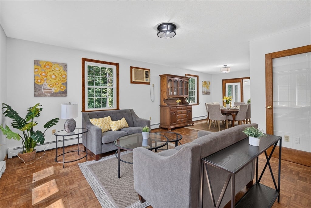 373 Raleigh Tavern Ln