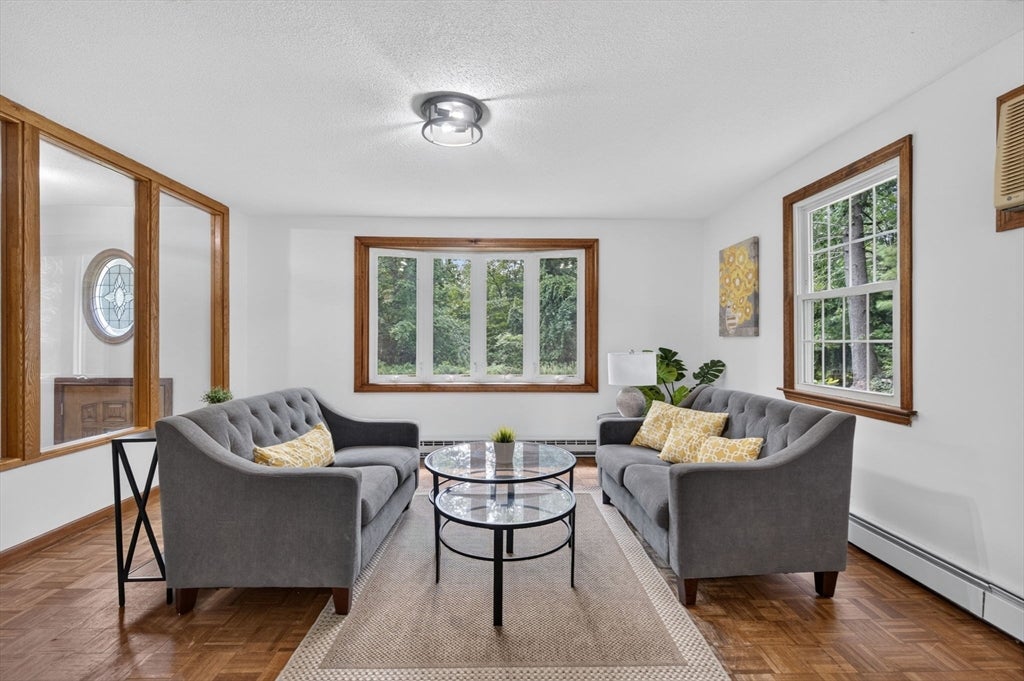 373 Raleigh Tavern Ln