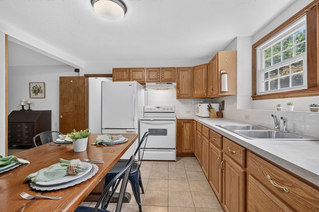 373 Raleigh Tavern Ln, North Andover, MA, 373 Raleigh Tavern Ln, North Andover, MA Photo #32