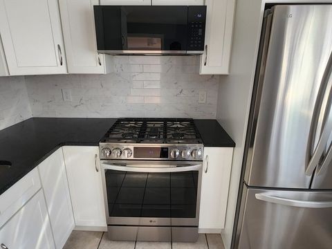 75 Edgelawn Ave 1 North Andover MA 01845