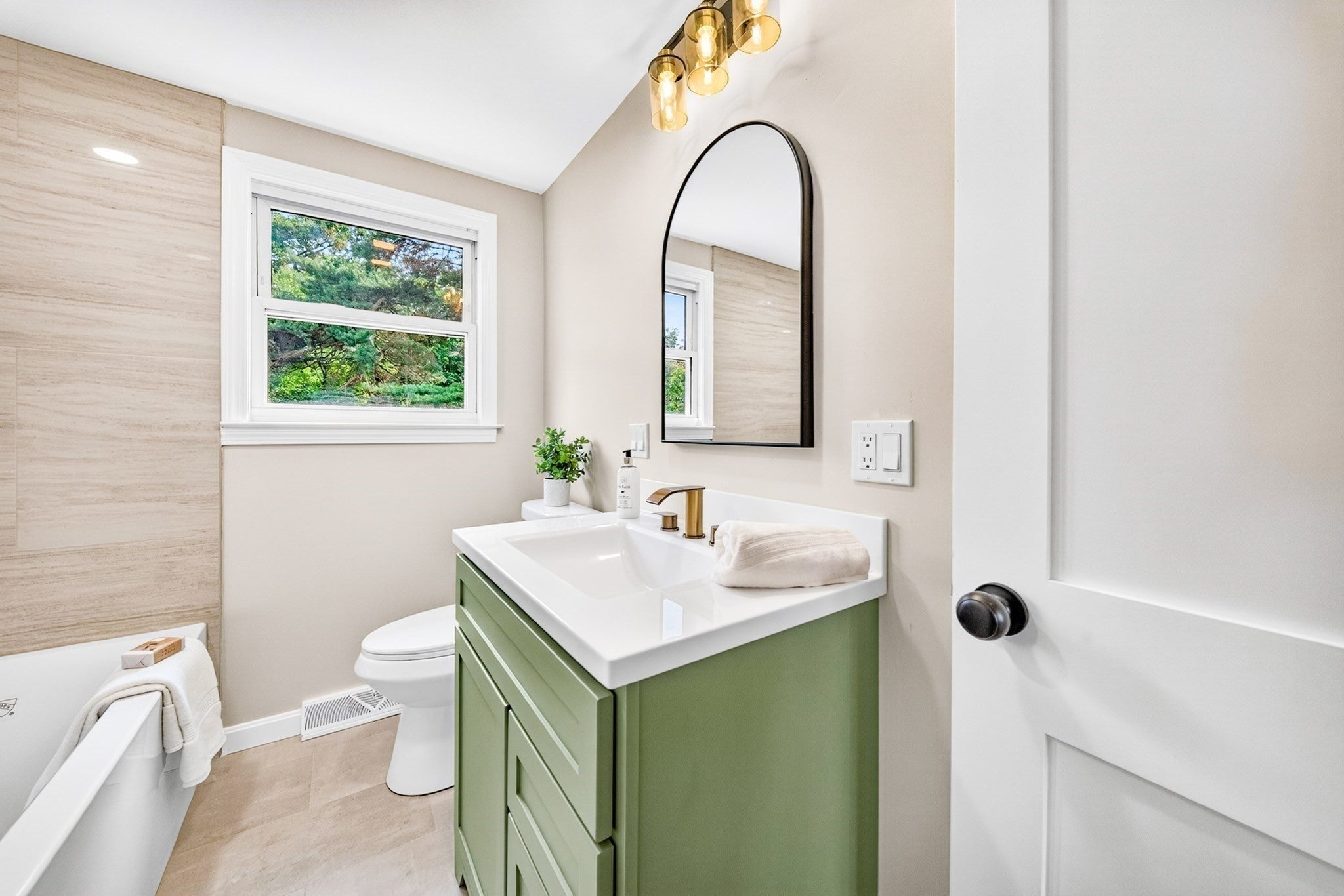 9 Valerie Ave, Billerica, MA, 9 Valerie Ave, Billerica, MA Photo #12