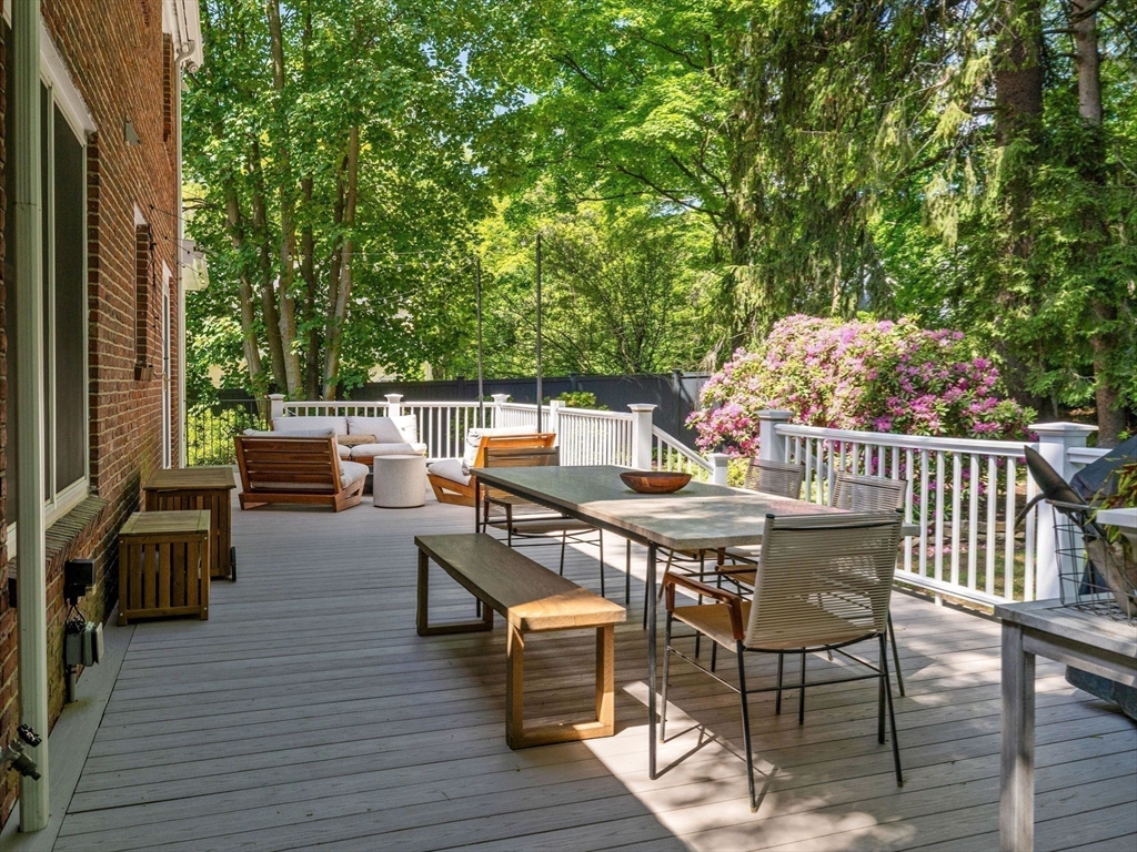 33 Pond Cir