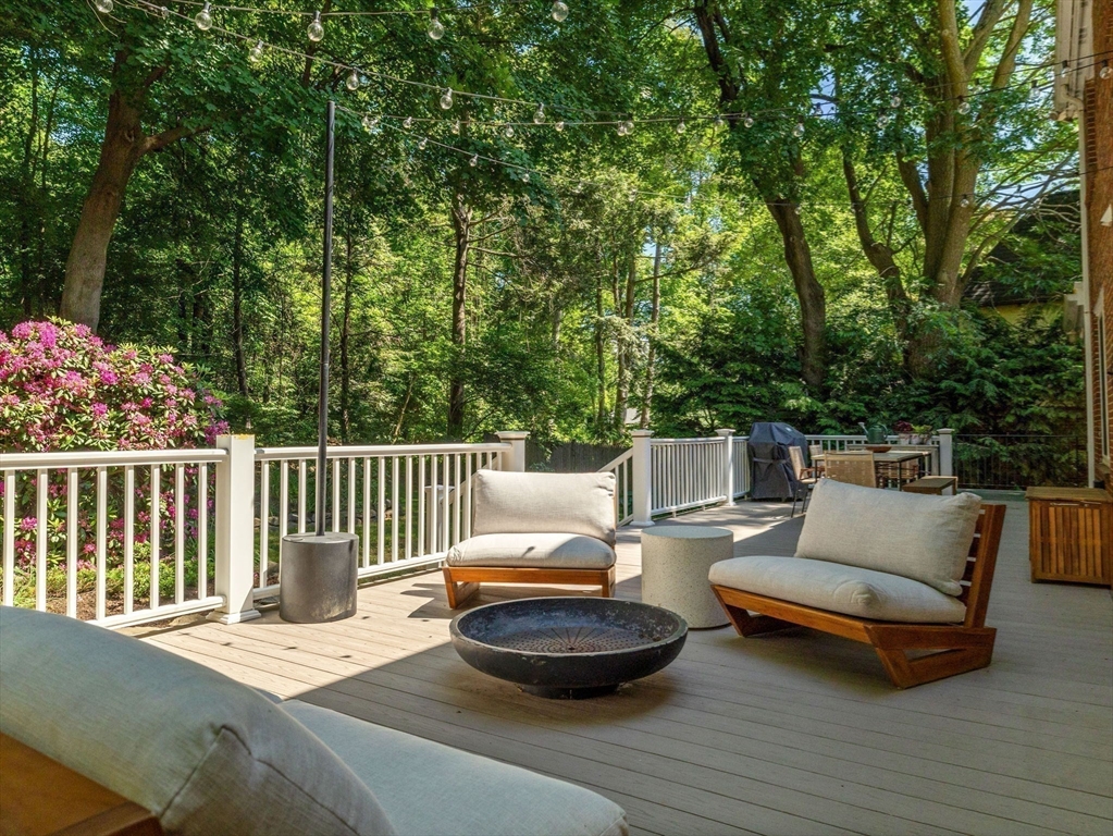 33 Pond Cir