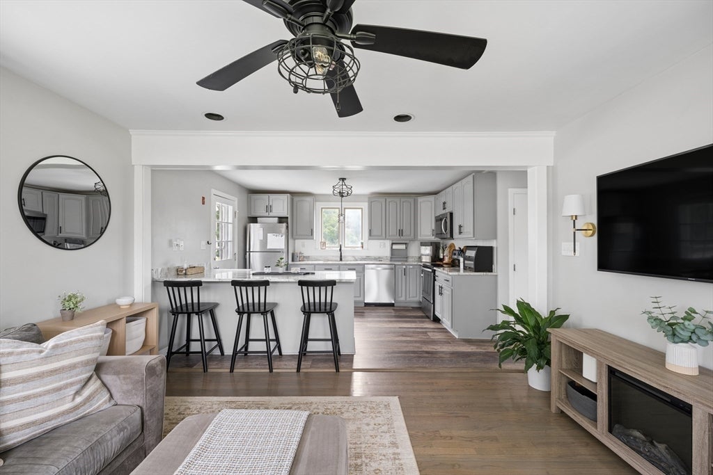 706 Russells Mills Rd, Dartmouth, MA, 706 Russells Mills Rd, Dartmouth, MA Photo #5