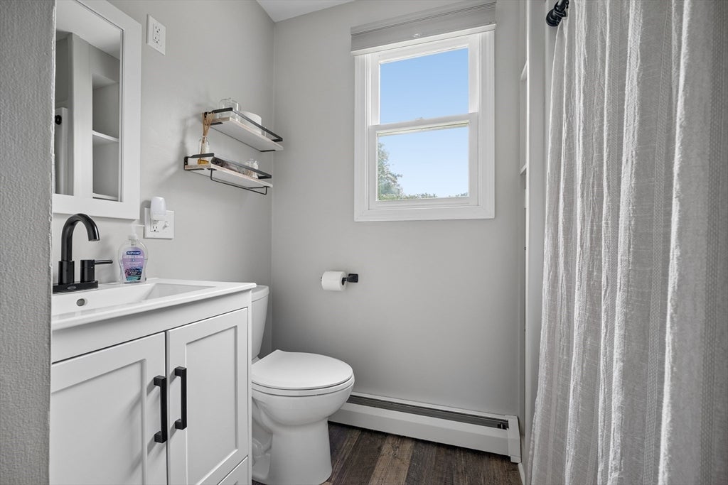 706 Russells Mills Rd, Dartmouth, MA, 706 Russells Mills Rd, Dartmouth, MA Photo #8