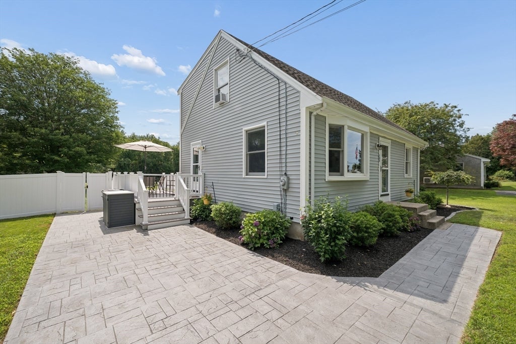 706 Russells Mills Rd, Dartmouth, MA, 706 Russells Mills Rd, Dartmouth, MA Photo #24