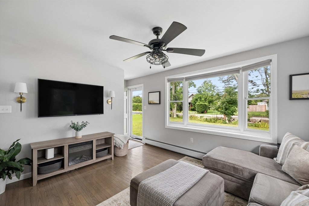 706 Russells Mills Rd, Dartmouth, MA, 706 Russells Mills Rd, Dartmouth, MA Photo #2