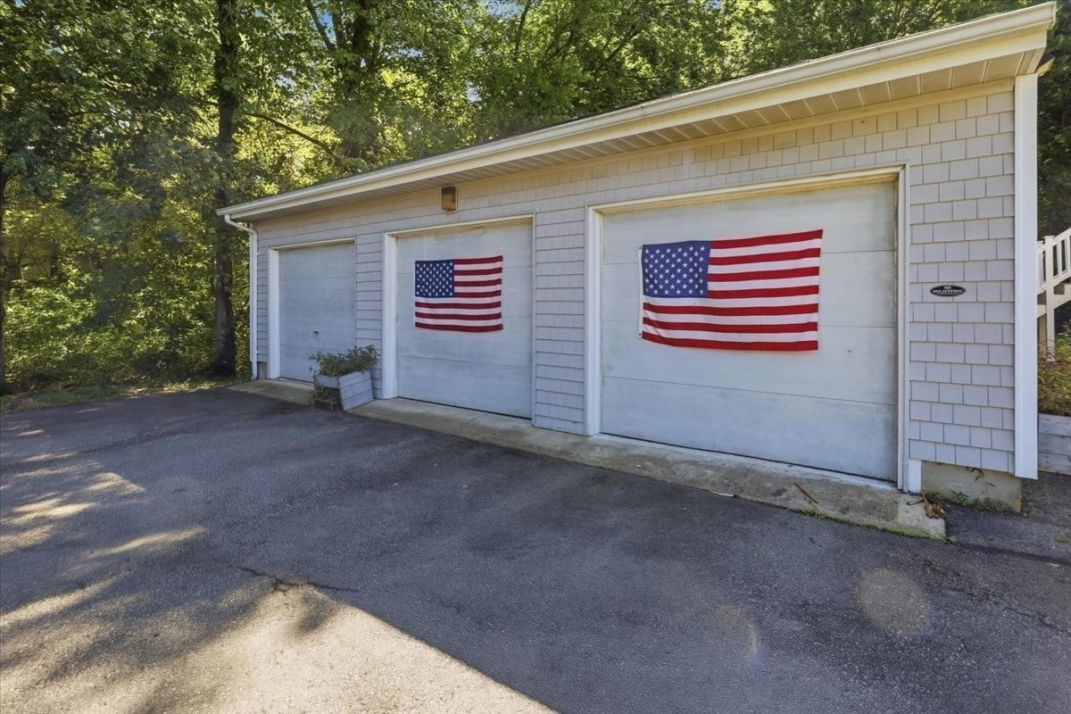 770 Old Warren Rd