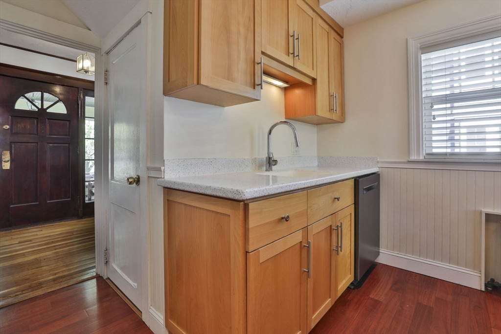 15 Crown St, Milton, MA Photo #17