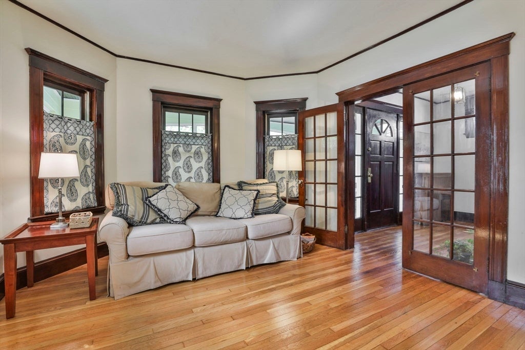 15 Crown St, Milton, MA Photo #6