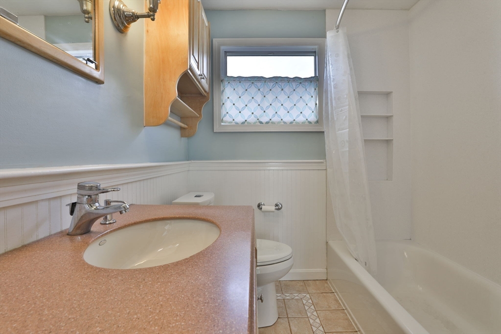 15 Crown St, Milton, MA Photo #29