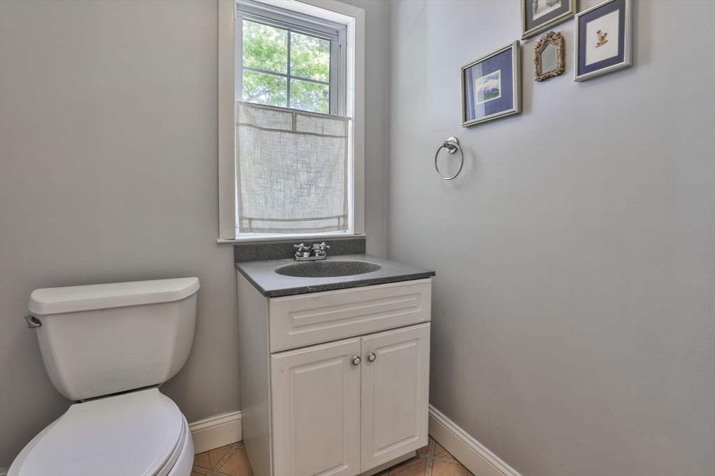 15 Crown St, Milton, MA Photo #20