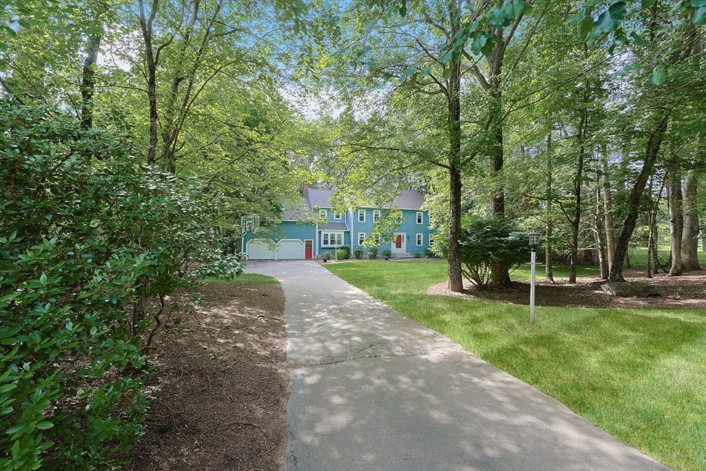 233 Willowgate Rise