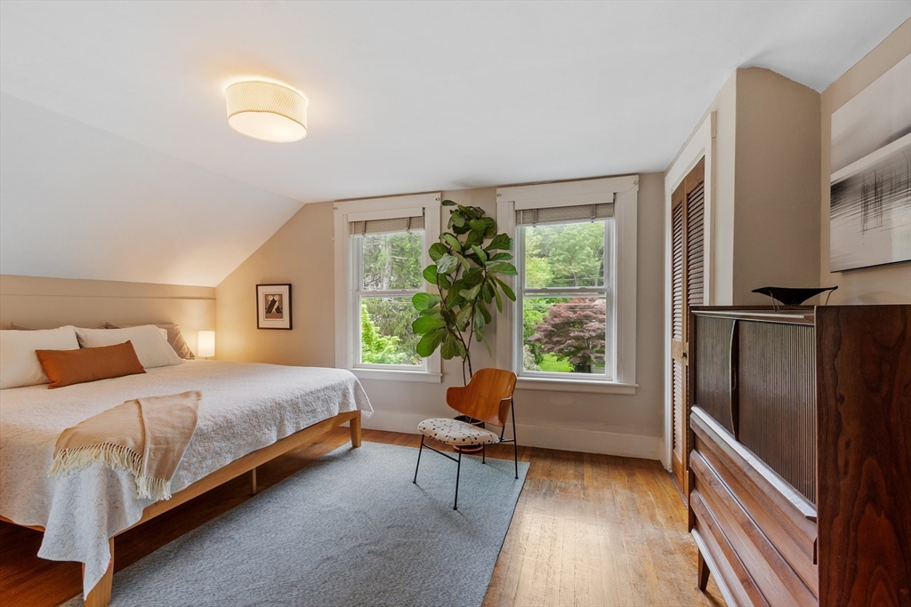 46 Golden Ball Rd