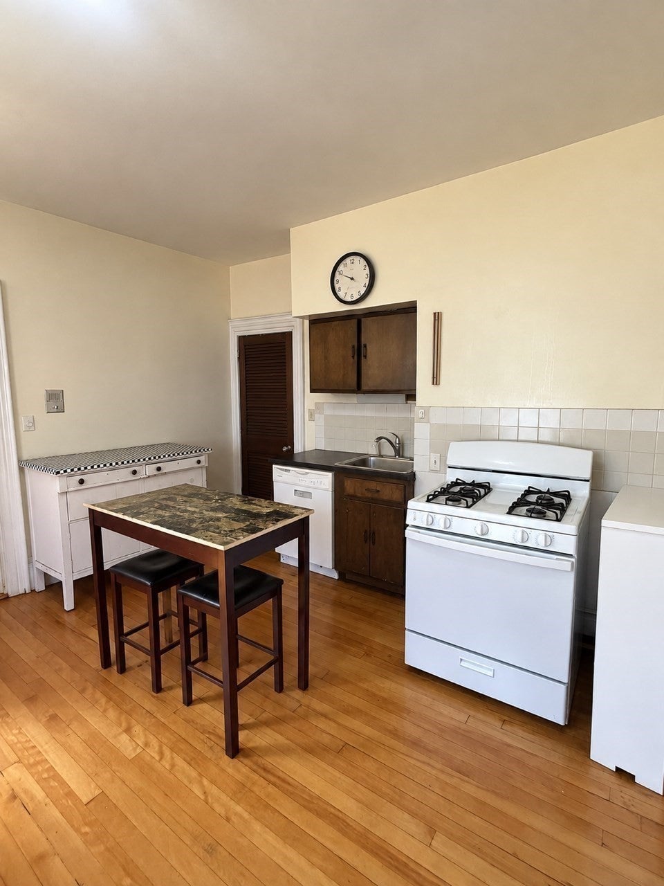 2301 Massachusetts Avenue #2, Cambridge, MA Photo #4