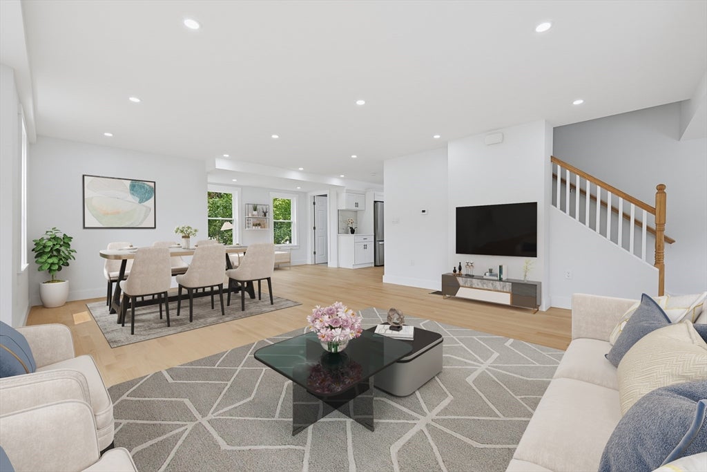 358 W Main St