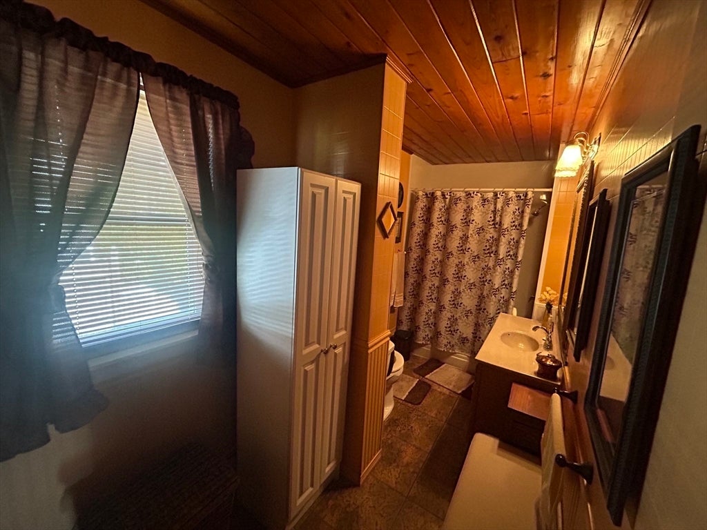 61 Catherine St, Chicopee, MA, 61 Catherine St, Chicopee, MA Photo #19