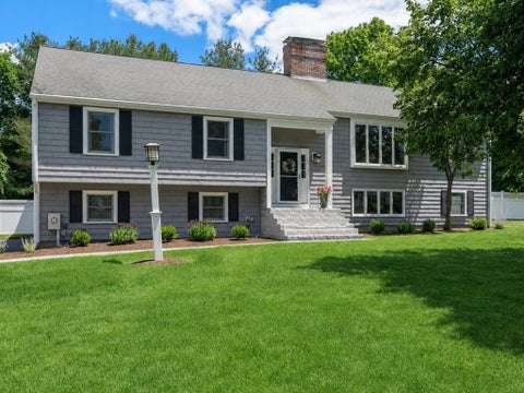 Photo of 6 Hampton Court, Lynnfield, MA 01940 (MLS # 73537441)