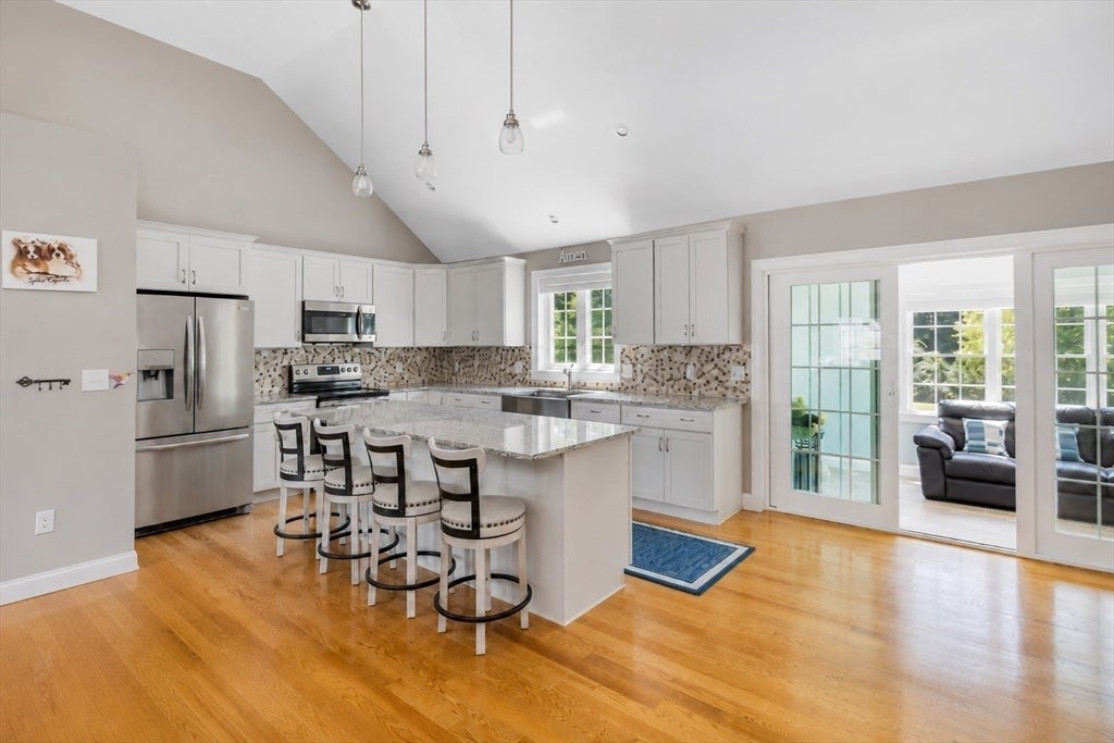 40 Oakland Ave, Swansea, MA, 40 Oakland Ave, Swansea, MA Photo #4