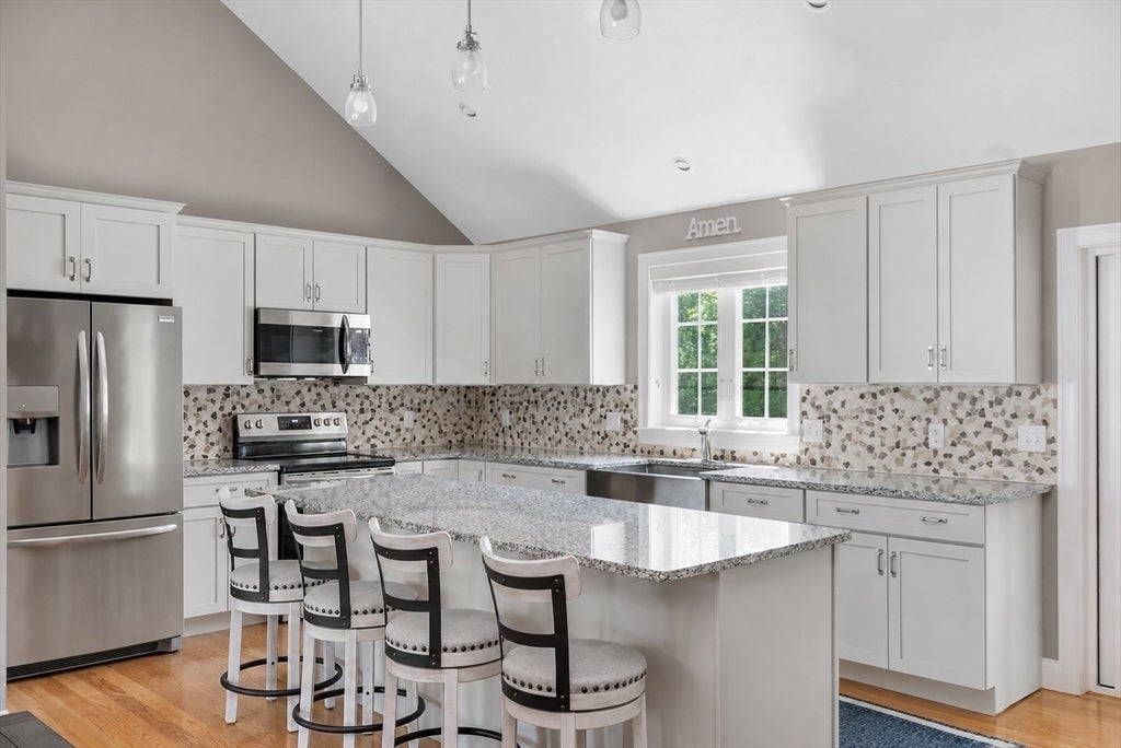 40 Oakland Ave, Swansea, MA, 40 Oakland Ave, Swansea, MA Photo #5