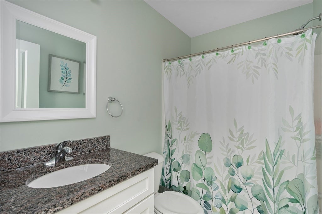 40 Oakland Ave, Swansea, MA, 40 Oakland Ave, Swansea, MA Photo #23
