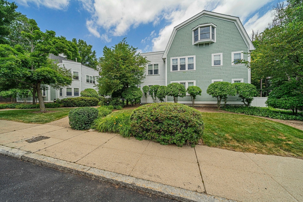 37 Hastings St. 207