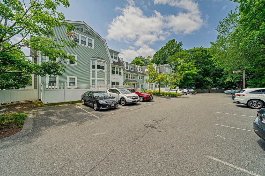 37 Hastings St. 207