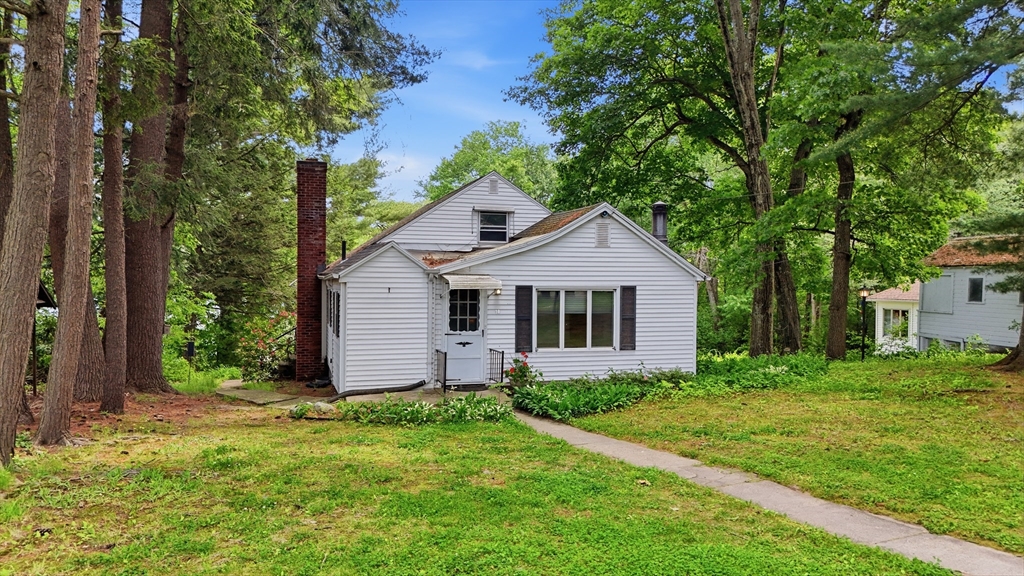 28 Lake Dr