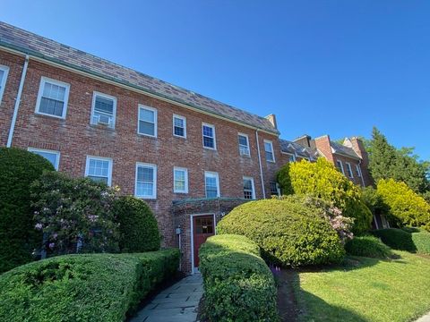 Photo of 39 Commonwealth Ave #31, Newton, MA 02467 (MLS # 73471680)