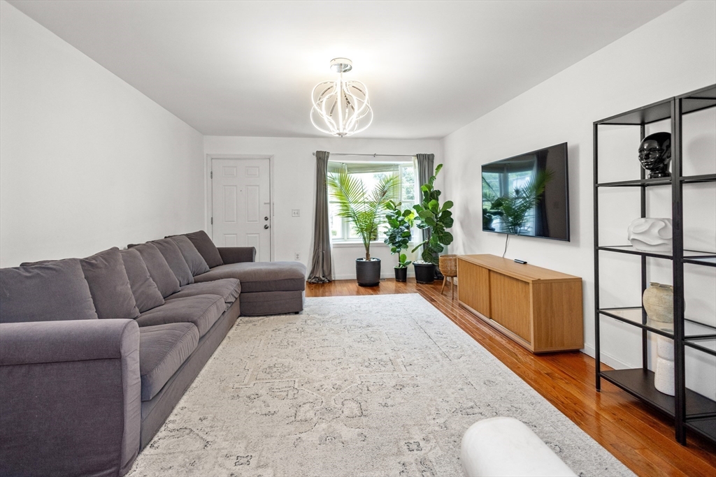 932 North Main St 5