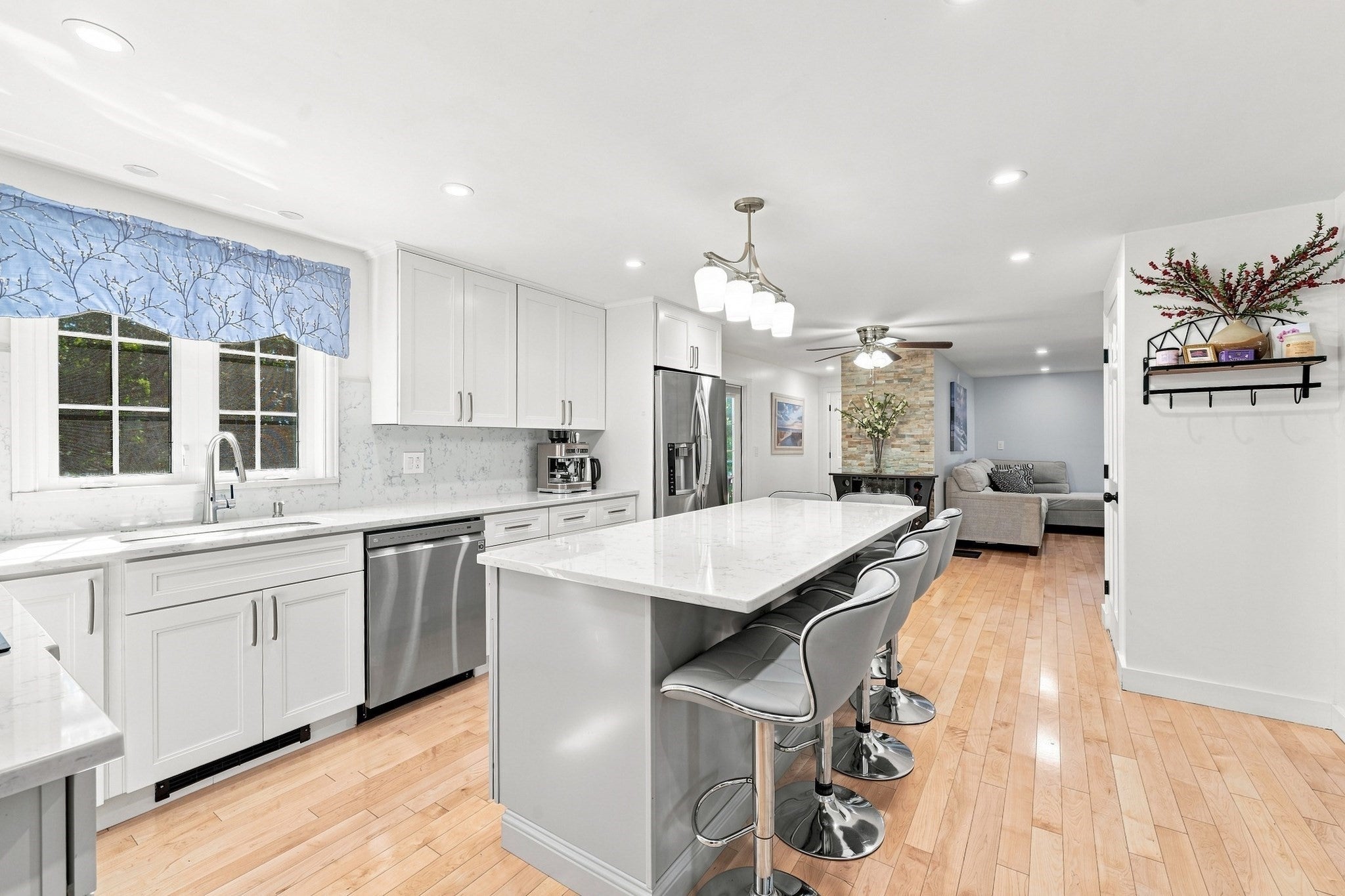 5 Lady Slipper Ln, Methuen, MA Photo #6