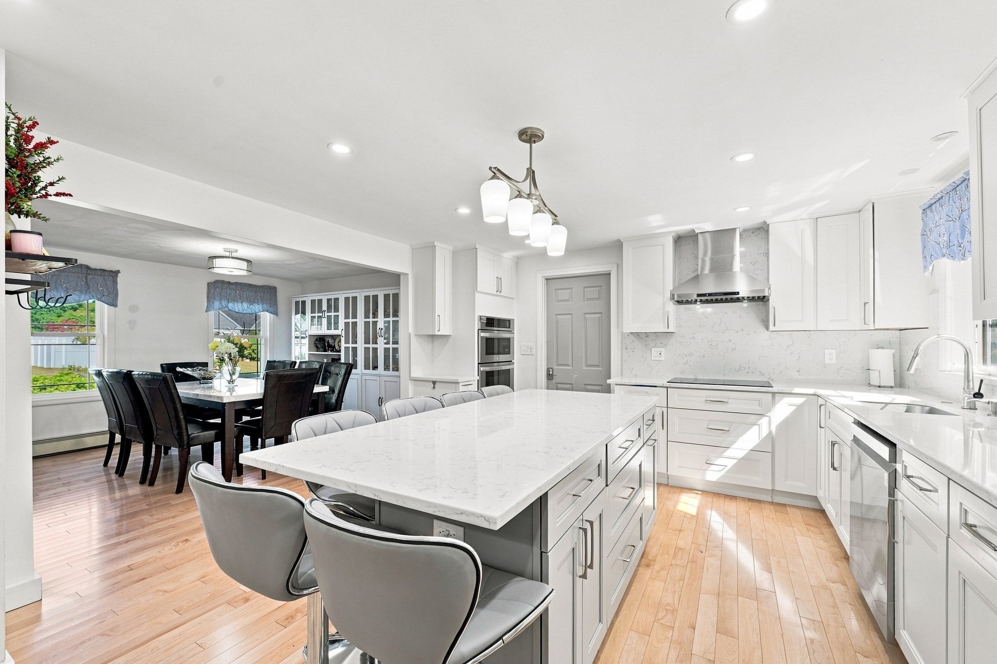 5 Lady Slipper Ln, Methuen, MA Photo #4