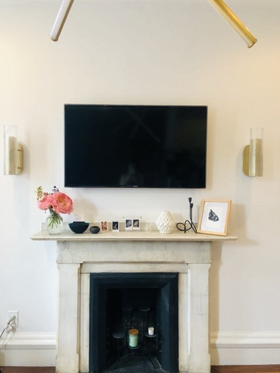 195 Beacon Street 8