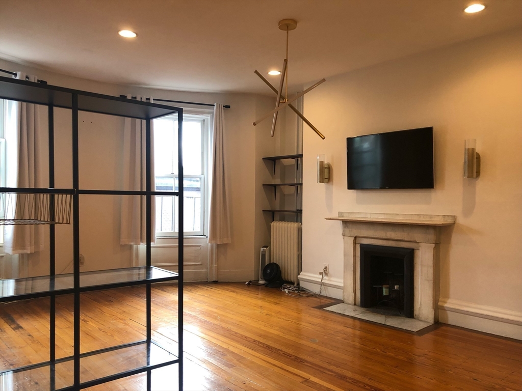 195 Beacon Street 8