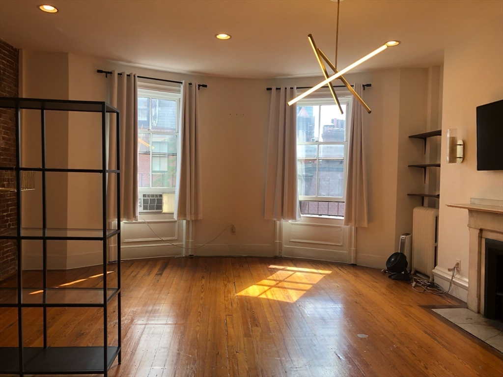 195 Beacon Street 8