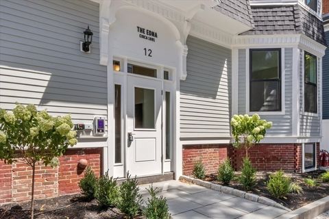 Photo of 12 Arnold Circle #3, Cambridge, MA 02139 (MLS # 73207385)