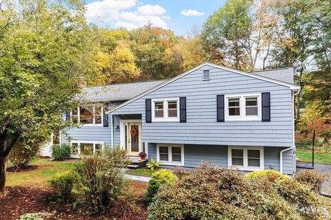 14 Fletcher Rd Westford MA 01886