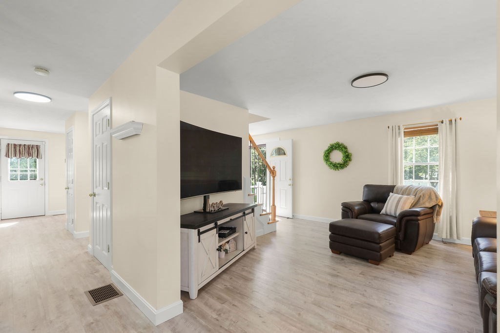 20 Holbrook Ave