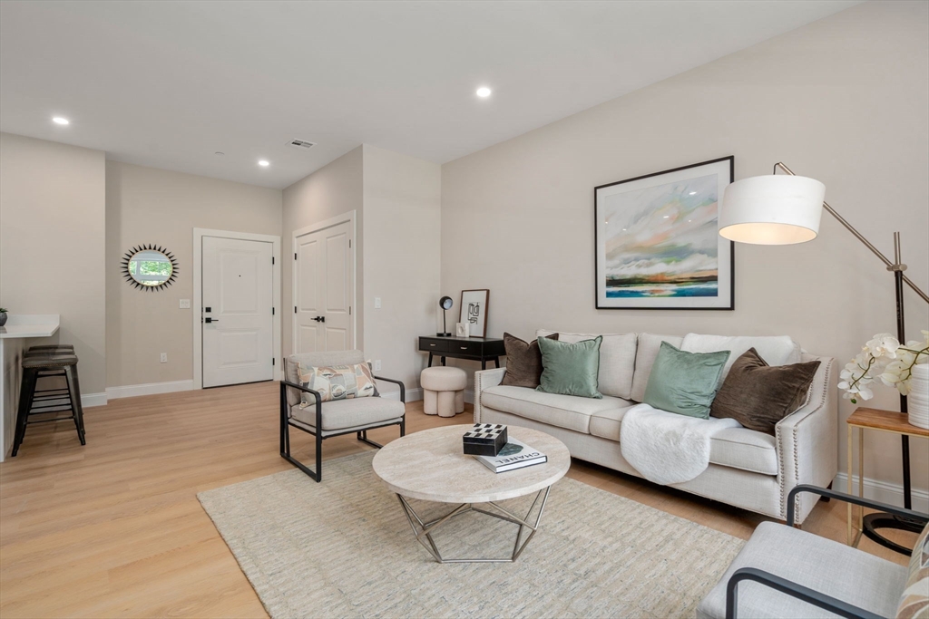 7 Cross St 302