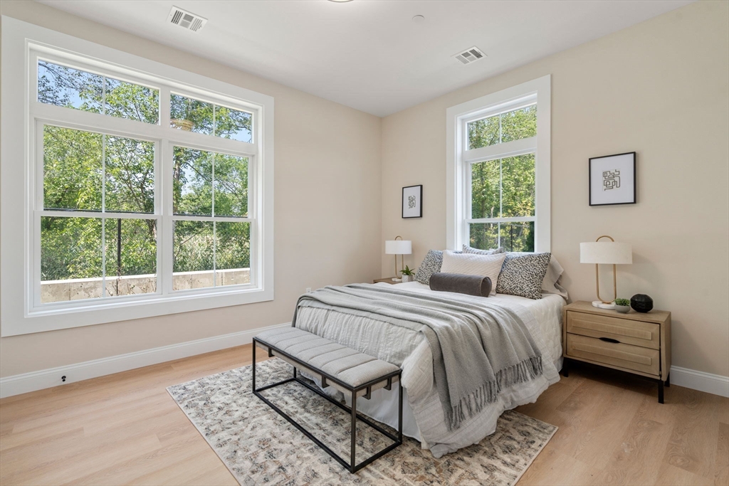 7 Cross St 302