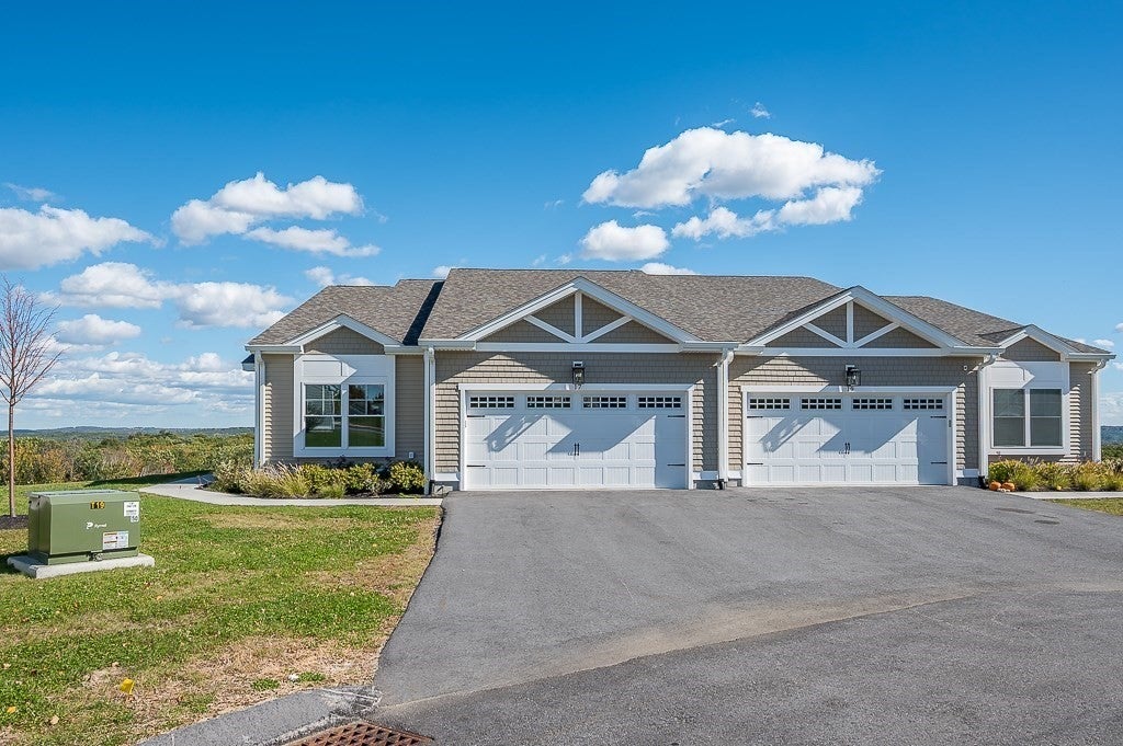 Photo of 17 Pinnacle Place, Millbury, MA