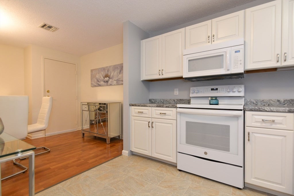 14 Bourbon St #31, Peabody, MA, 14 Bourbon St #31, Peabody, MA Photo #12