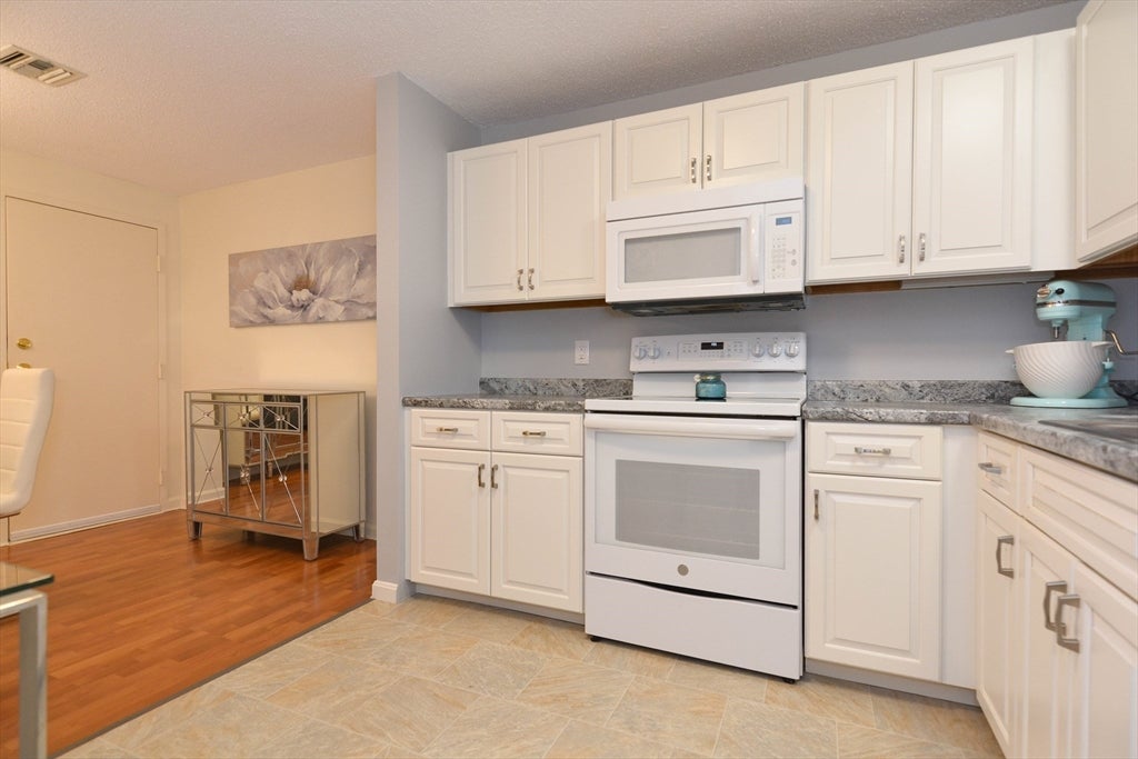 14 Bourbon St #31, Peabody, MA, 14 Bourbon St #31, Peabody, MA Photo #11