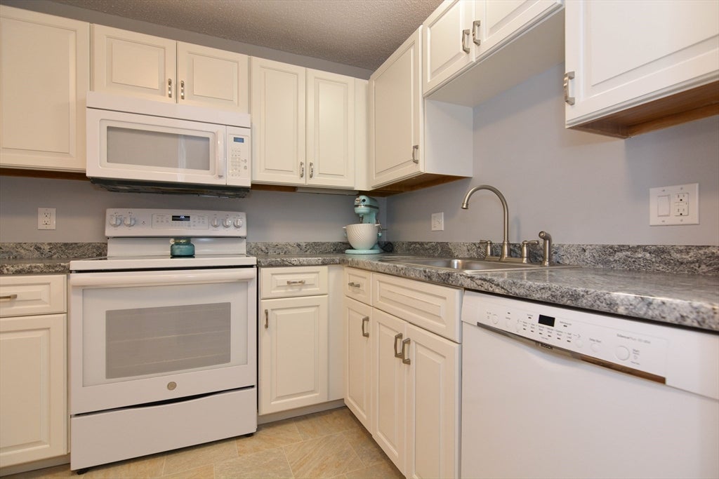 14 Bourbon St #31, Peabody, MA, 14 Bourbon St #31, Peabody, MA Photo #10