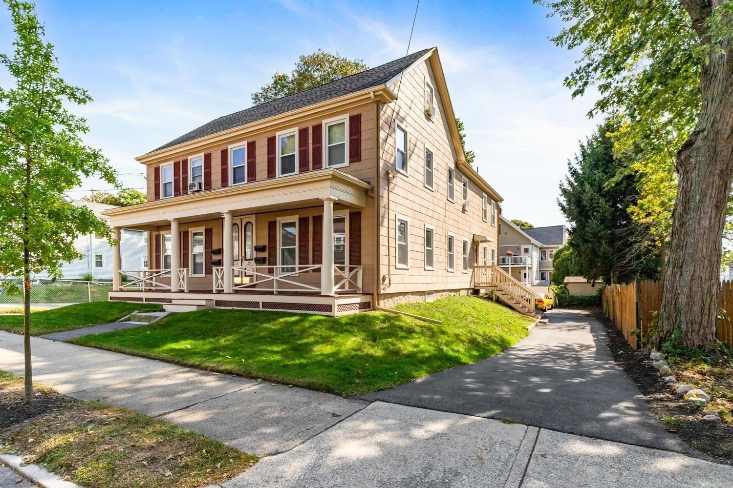 20 W Water St