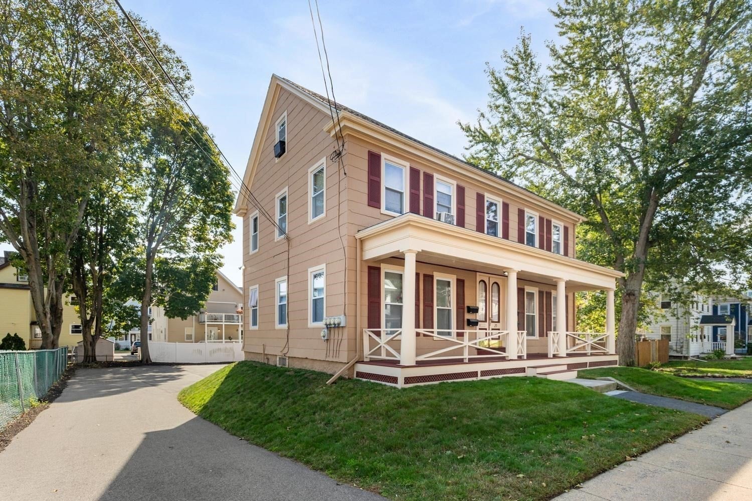 20 W Water St