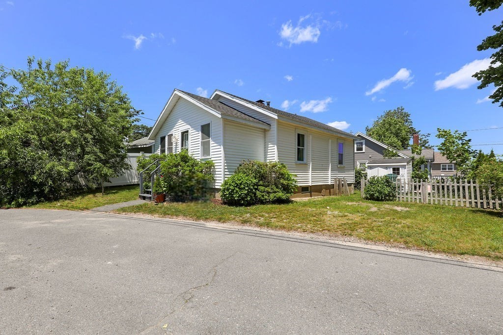8 Woodland Cir