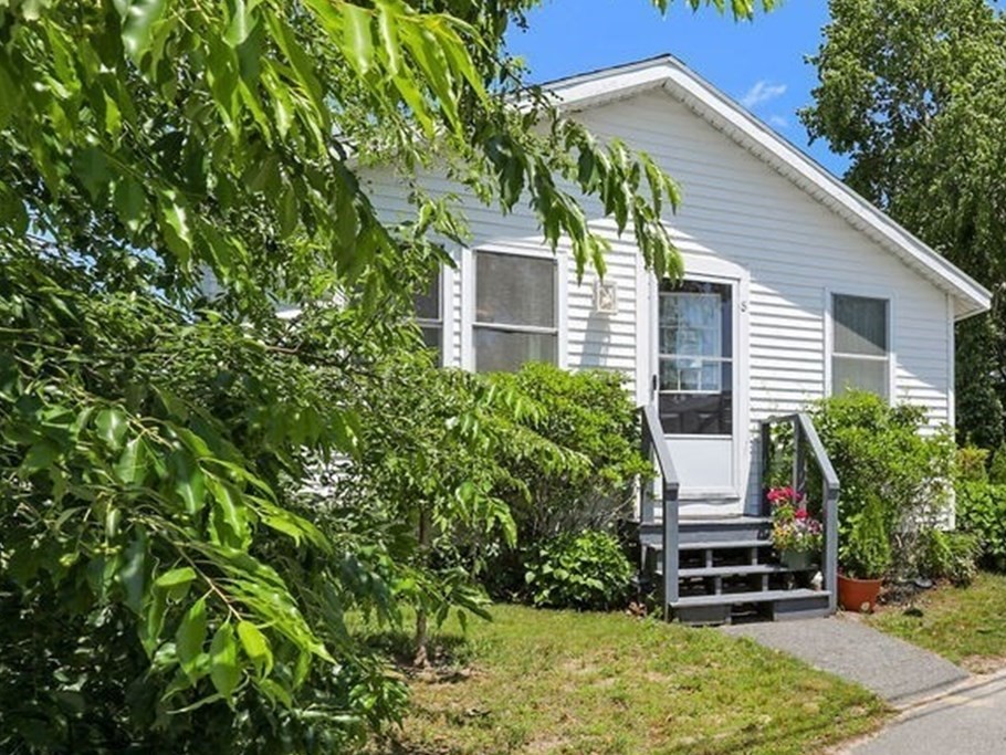 8 Woodland Cir