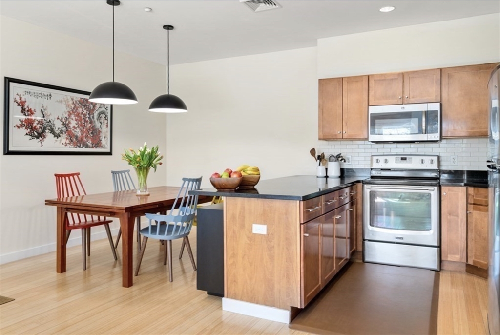 Boston, Massachusetts 02135, United States, 2 Bedrooms Bedrooms, ,2 BathroomsBathrooms,Residential,Active,127470